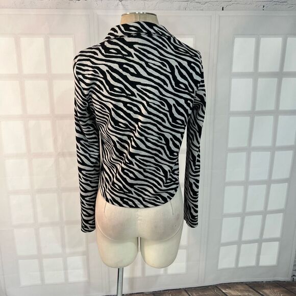 🔥🔥5 for $25🔥🔥 Industry Black White Collared Zebra Print Long Sleeve Knit Top - Picture 5 of 10